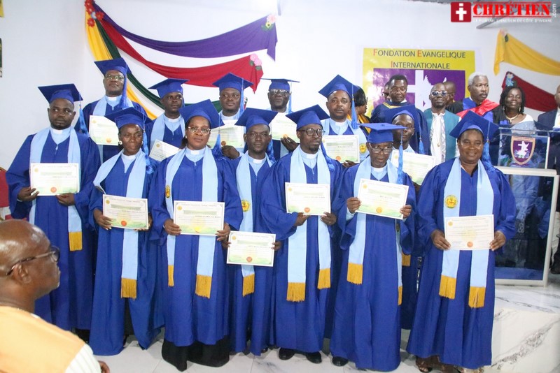 15 Novembre 2025 - Cérémonie de graduation de la première promotion cycle moyen de l'IUEBA