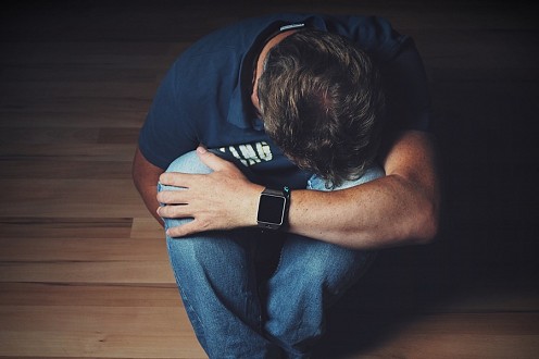 NE BAISSE PAS LES BRAS ! NE BAISSE PAS LES BRAS !