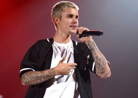 Justin Bieber utilise son titre d’artiste pour gagner son entourage au Seigneur.