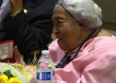 Une vieille femme de 105 ans révèle que le secret d'une longue vie c'est « L'étude de la Bible »