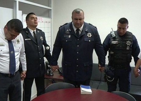 La police mexicaine prêche l’Évangile pour lutter contre la corruption dans les entreprises 