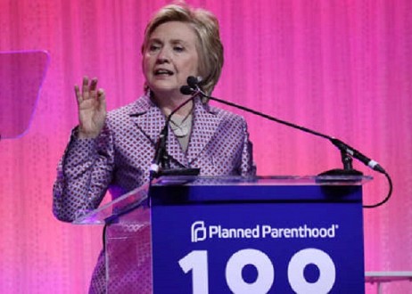 Déçue par la politique, Hillary Clinton veut prêcher - VIDEO