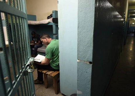 La lecture de la Sainte Bible peut valoir une réduction de peine pour les détenus de São Paulo