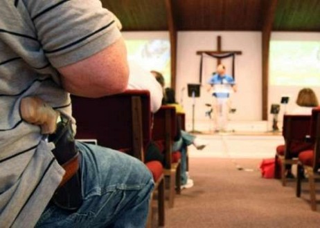 En Virginie, les fidèles sont maintenant autorisés à prendre leurs armes à l'église