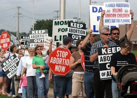 Pro-Vie - Plus de 400 employés quittent les cliniques d'avortement et protestent contre cette pratique