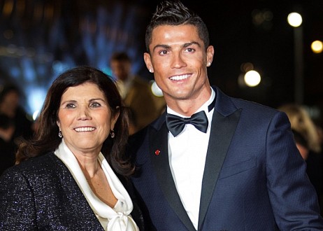 La mère de Cristiano Ronaldo avoue avoir pensé à avorter à sa grossesse mais dit merci a Dieu pour ne l'avoir pas fait