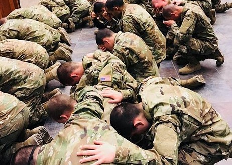Évangélisation - Plus de 1 800 soldats de l'armée américaine se rendent à Jésus