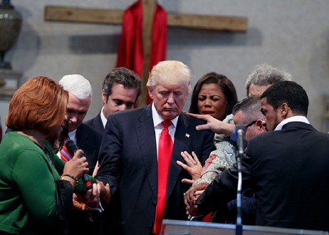 La moitié des évangélistes pensent que Trump a été élu par la volonté de Dieu