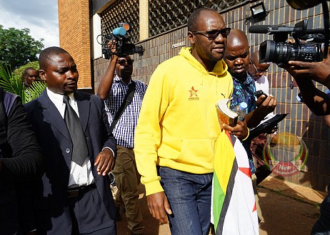Le pasteur Evan Mawarire qui a aidé à faire tomber Mugabe reprend les manifestations et est mis en prison