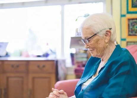 Une veuve de 85 ans chassée de son appartement pour avoir évangéliser ses voisins