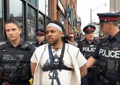 Un pasteur arrêté pour avoir annoncé la parole de Dieu dans un quartier Gay de Toronto