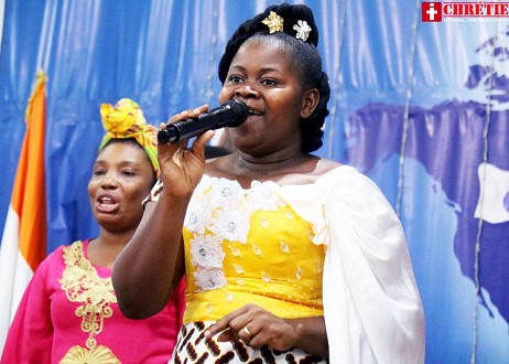 Concert : Le chantre Chantal Amani redonne de l’espoir aux mamans à travers le concept ‘’Une maman loue Jésus’’