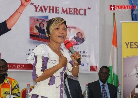 Rose Manouti, avec son nouvel album « YAVHE Merci », veut remettre la musique tradi-moderne au centre de l’Eglise ivoirienne