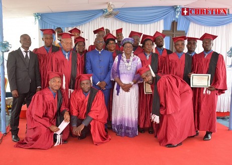 Sortie Pastorale : 16 étudiants pasteurs de la 2ème promotion de LWBI Cocody-riviera 2 reçoivent leur diplôme de fin de formation