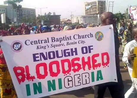 Persécutions - Des églises attaquées et des chrétiens battus lors des manifestations pour la paix au Nigéria
