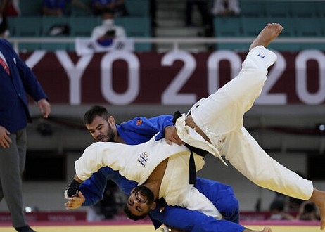Deux judokas refusent de rivaliser avec les Israéliens et sont suspendus des JO
 Deux judokas refusent de rivaliser avec les Israéliens et sont suspendus des JO