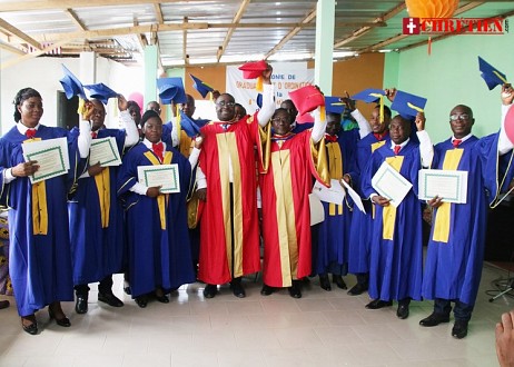 Graduation et ordination : « Race Élue », la première promotion de Living Word Bible Institute de Dabou présentée au corps de Christ