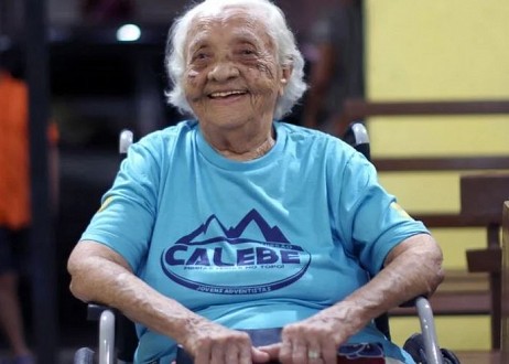 Une mémé de 102 ans se sent toujours disposée pour le service de Dieu