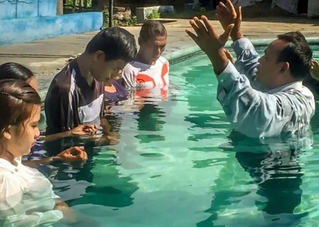 Après avoir rencontré Jésus sur internet, 32 musulmans se font baptiser en secret