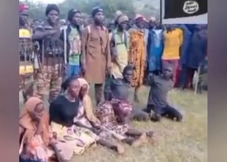 Boko Haram diffuse une vidéo de la décapitation de quatre personnes, dont un chrétien Boko Haram diffuse une vidéo de la décapitation de quatre personnes, dont un chrétien