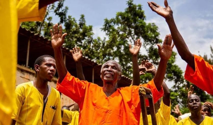 95 prisonniers donnent leur vie à Christ à la prison de Murchison Bay à  Kampala - Ichretien.com