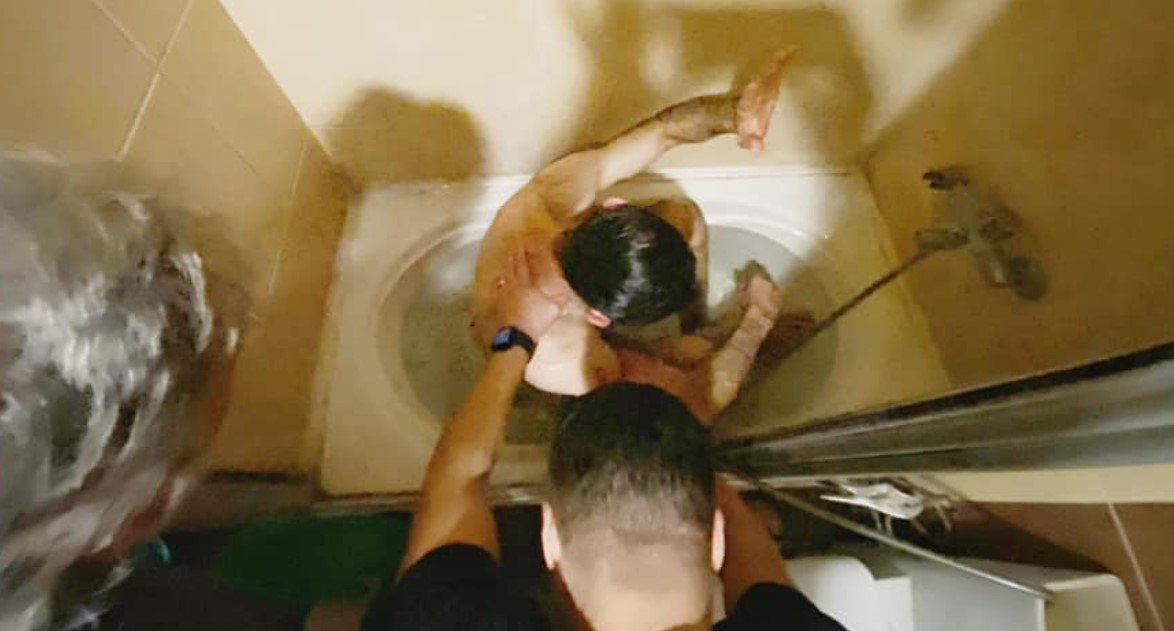 Un mec et sa meuf baptisent leur appart Un mec et sa meuf baptisent leur appart