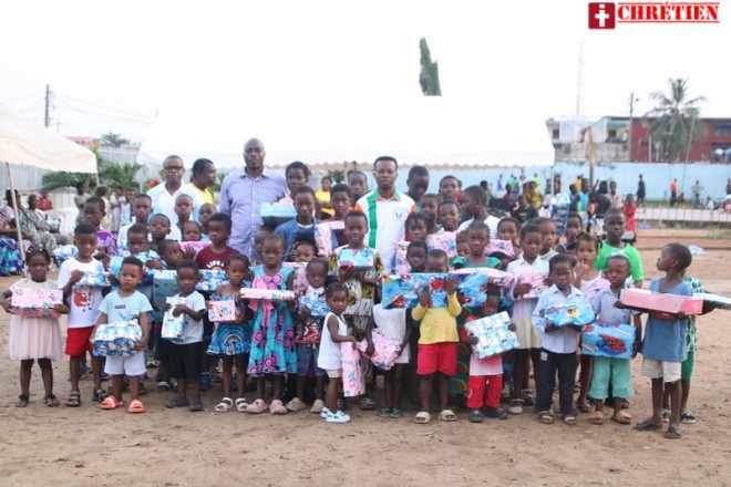 Arbre de Noël : L’APUK offre joie et espérance aux enfants et femmes de Koumassi