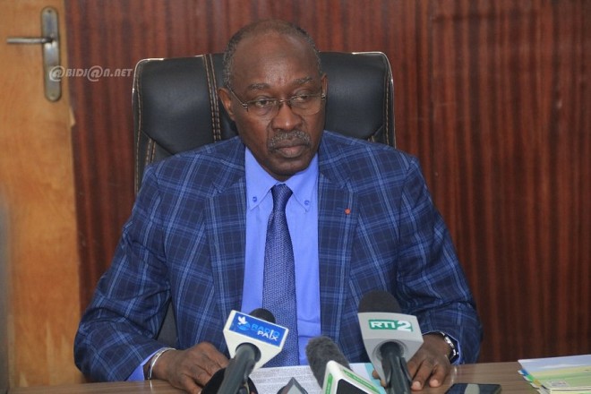 Messamba Bamba offre du matériel de sonorisation à une église CMA à Didiévi