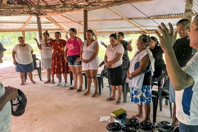 Une église rouverte en Colombie redonne espoir à une région marquée par les guérillas