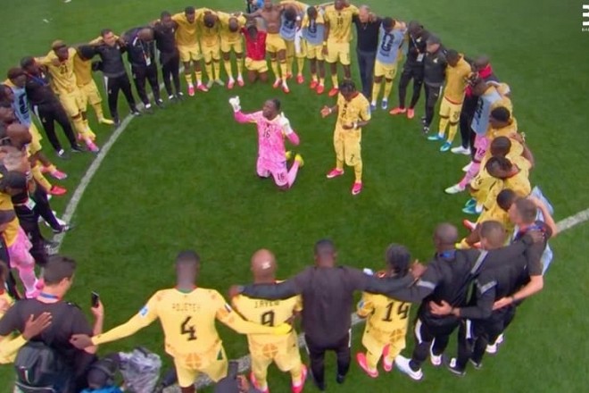 Coupe du monde 2026 : après avoir tenu l'Angleterre en échec, les Black Stars rendent gloire à Dieu sur la pelouse