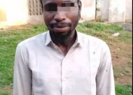 La police arrête un faux chrétien qui volait des téléphones dans une église au Nigeria