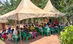 Des missionnaires ouvrent une église dans un village de lépreux en Ouganda