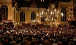 Aux Pays-Bas, 1 700 musiciens chrétiens chantent des psaumes, des hymnes et des louanges dans une église