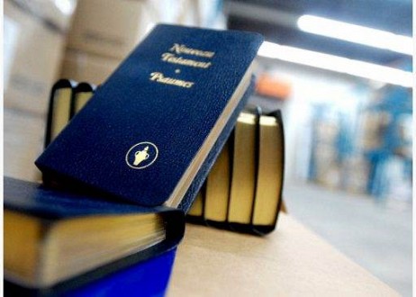 Un tribunal interdit aux Gédéons de distribuer des bibles aux écoles aux États-Unis.