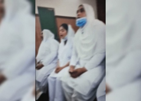 Des musulmans font une descente à l'hôpital pour protester contre une infirmière chrétienne