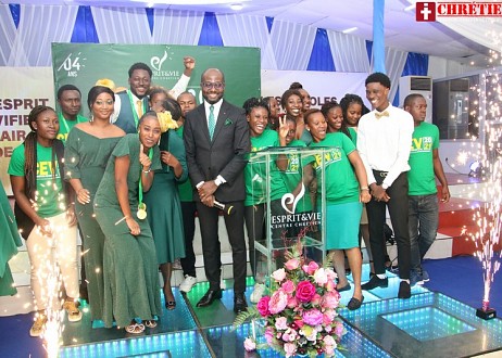 Convention 2021 : le Centre Chrétien Esprit et Vie célèbre ses 4 ans et distingue plusieurs fidèles Convention 2021 : le Centre Chrétien Esprit et Vie célèbre ses 4 ans et distingue plusieurs fidèles