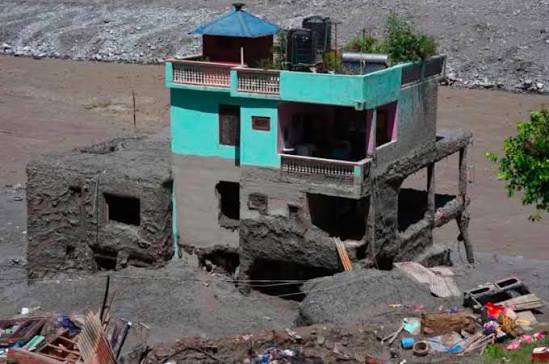Népal : au cœur d’une vallée dévastée, une maison reste debout et devient un symbole d’espérance